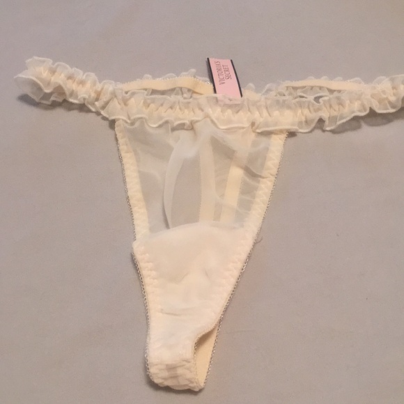 Victoria’s Secret Ivory Embroidered Nighty - Picture 6 of 7